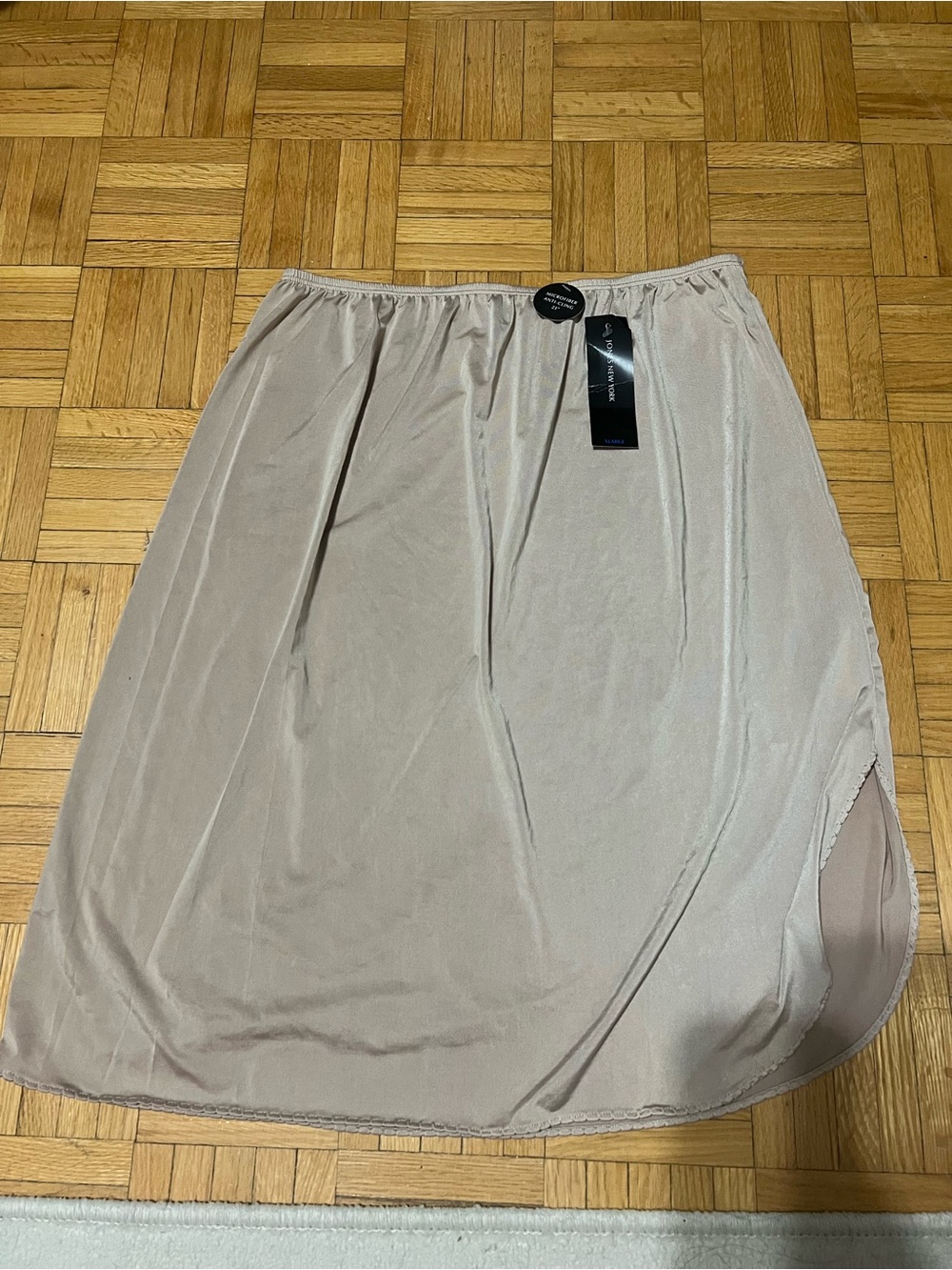 Jones New York Light Beige Half Slip